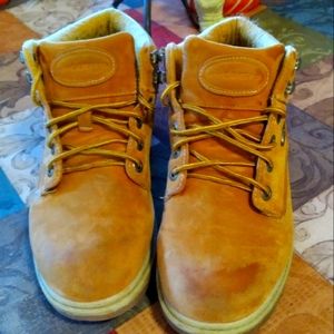 Lug Boots size 81/2 men's Tan suede slip resistant